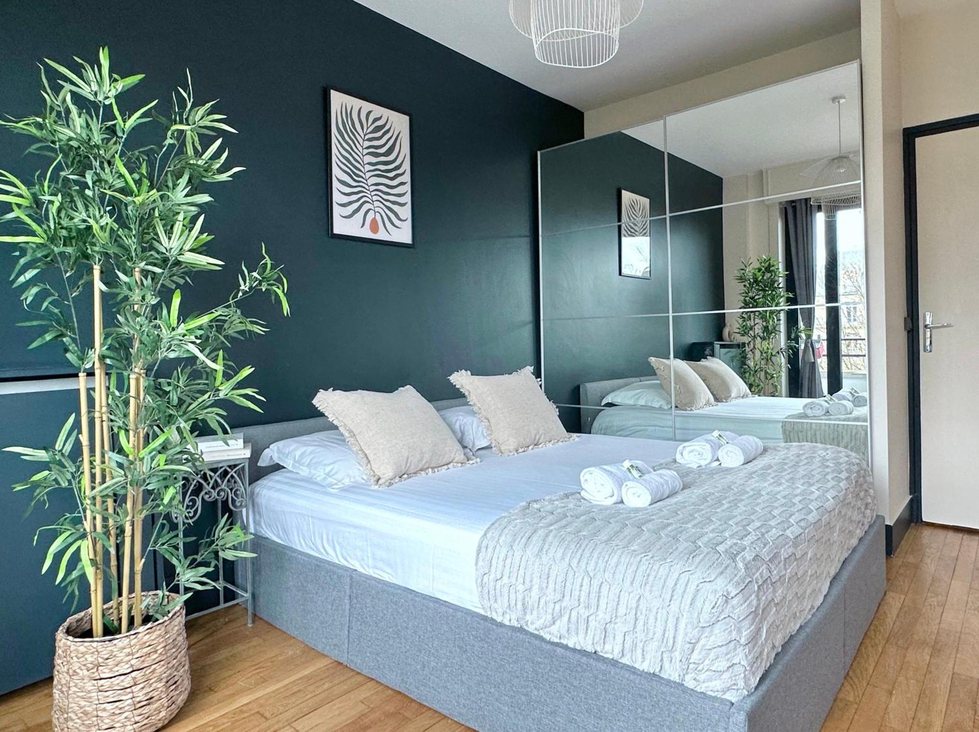 Stylish Apartment With A Balcony In Paříž Exteriér fotografie